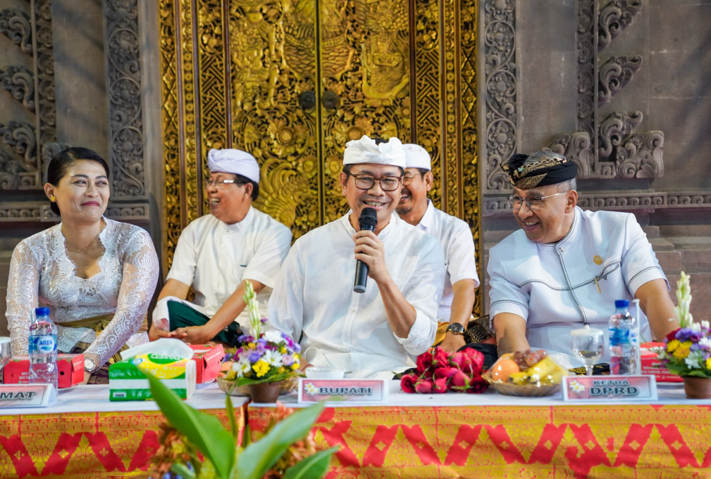 Wabup Suiasa Hadiri Karya Ngenteg Linggih di Banjar Adat Kung Desa Dalung
